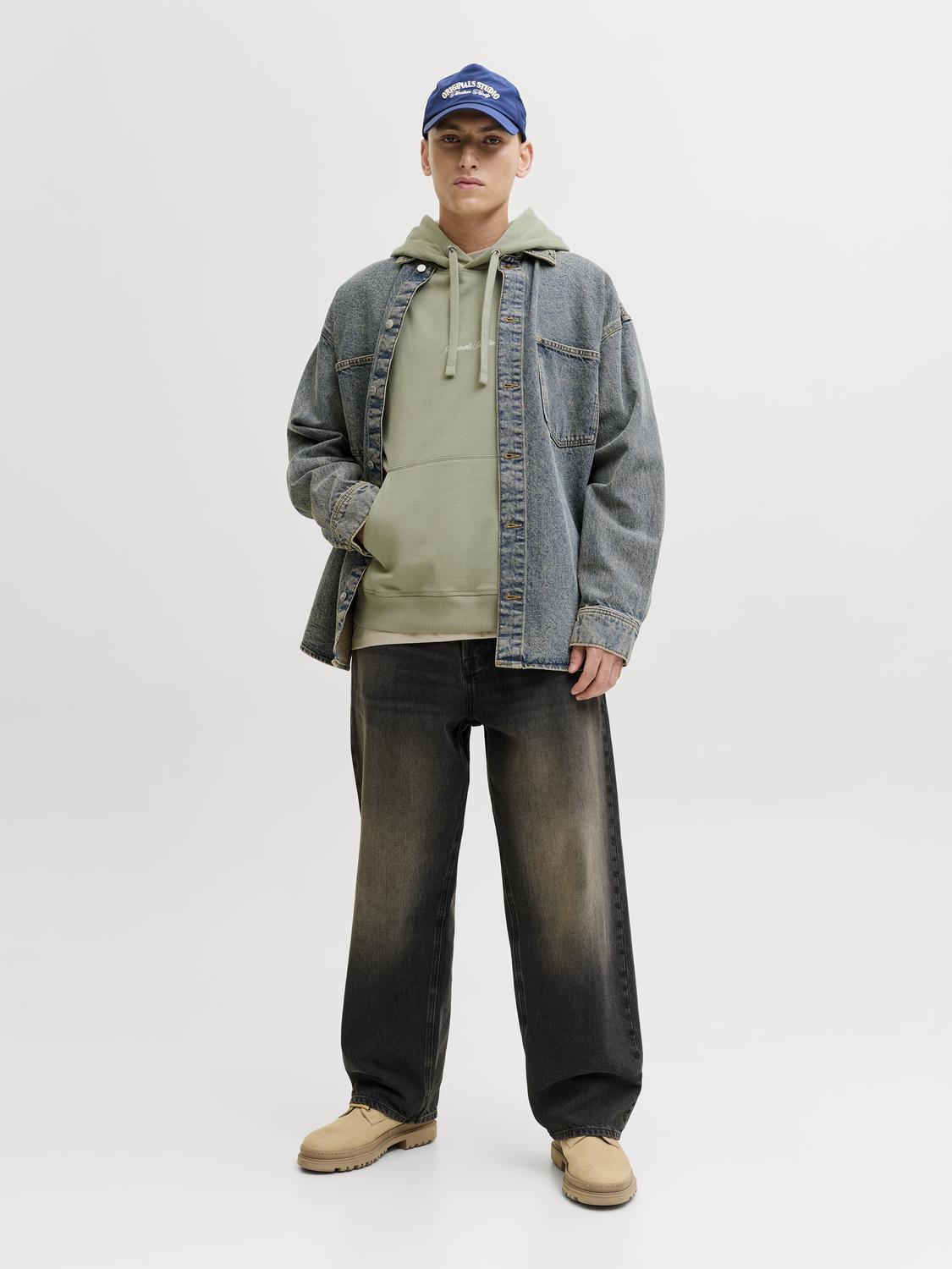 model_shot-front_full